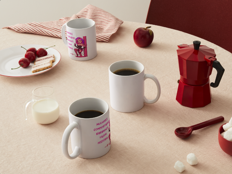 Caneca “Mulheres Comportadas Raramente Fazem História”